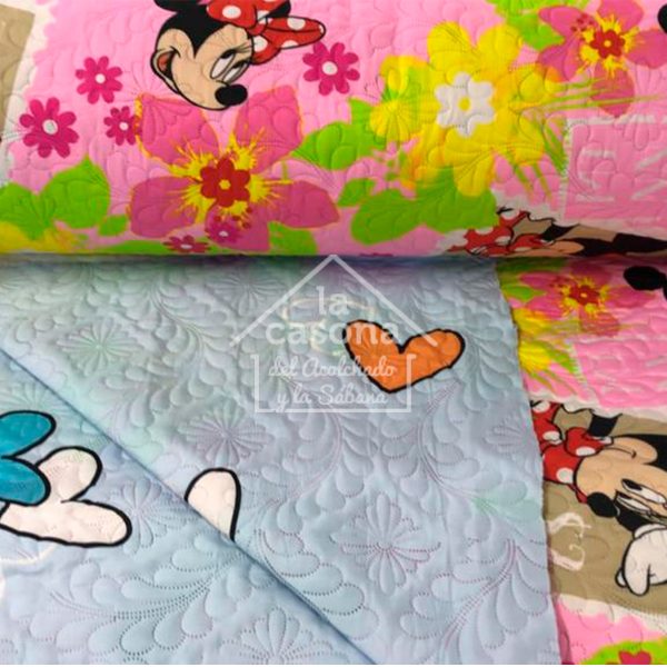 acolchado doble faz Minnie con corazones